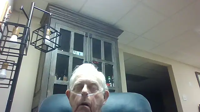 Snapshot of bootlegmanz chatting on December 2025 11:50:01 AM bootlegmanz online show from December 2025 11:50:01 AM