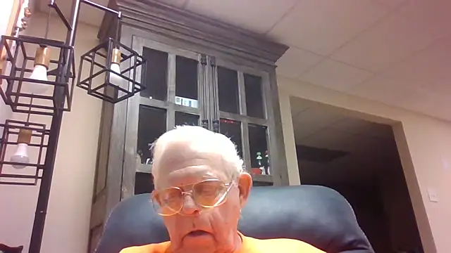 Snapshot of bootlegmanz chatting on December 2025 09:23:02 PM bootlegmanz online show from December 2025 09:23:02 PM