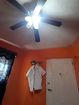 Snapshot of miicheele32 chatting on February 2025 07:27:01 PM miicheele32 online show from February 2025 07:27:01 PM