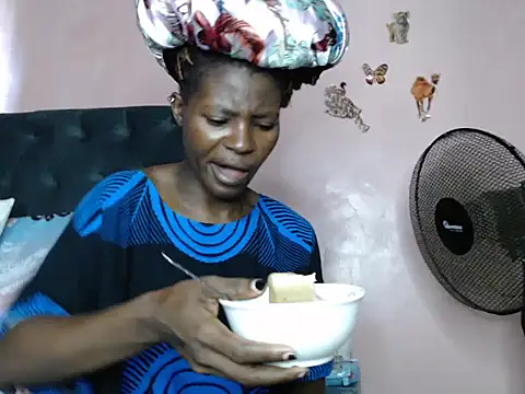 Snapshot of TrishaKalid chatting on March 2025 09:24:02 AM TrishaKalid online show from March 2025 09:24:02 AM