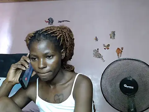 Snapshot of TrishaKalid chatting on March 2025 12:25:01 PM TrishaKalid online show from March 2025 12:25:01 PM