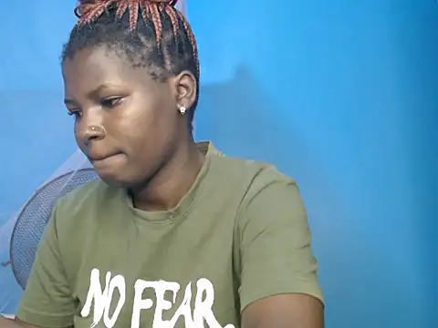 Snapshot of TrishaKalid chatting on December 2025 09:25:01 AM TrishaKalid online show from December 2025 09:25:01 AM