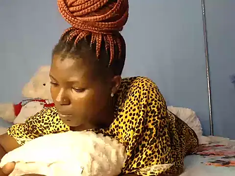 Snapshot of TrishaKalid chatting on December 2025 09:10:02 PM TrishaKalid online show from December 2025 09:10:02 PM