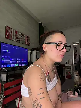 Snapshot of Hawitxui chatting on February 2026 09:12:02 AM Hawitxui online show from February 2026 09:12:02 AM