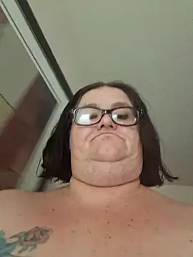 Snapshot of mcv131985 chatting on December 2024 04:57:01 PM mcv131985 online show from December 2024 04:57:01 PM