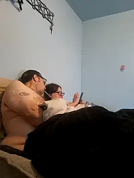 Snapshot of mcv131985 chatting on February 2025 06:01:01 PM mcv131985 online show from February 2025 06:01:01 PM