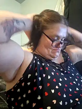 Snapshot of mcv131985 chatting on March 2025 04:17:02 AM mcv131985 online show from March 2025 04:17:02 AM