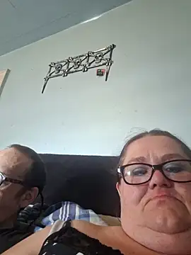 Snapshot of mcv131985 chatting on March 2025 10:05:02 PM mcv131985 online show from March 2025 10:05:02 PM