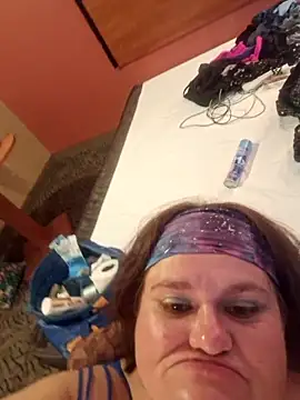 Snapshot of mcv131985 chatting on October 2025 04:15:01 AM mcv131985 online show from October 2025 04:15:01 AM