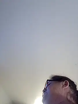 Snapshot of mcv131985 chatting on December 2025 04:07:01 AM mcv131985 online show from December 2025 04:07:01 AM