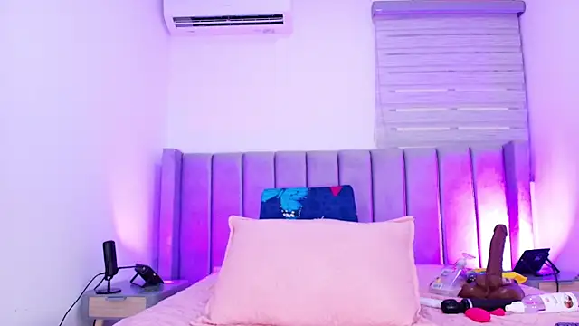 Brandhy v online show from December 2025 12:00:01 PM