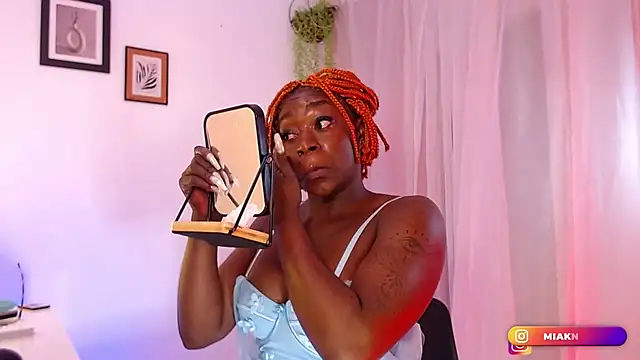 Snapshot of MiaKnox chatting on December 2024 11:03:01 PM MiaKnox online show from December 2024 11:03:01 PM