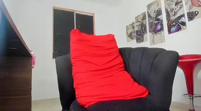 naomiwildburn online show from January 2025 10:00:01 AM