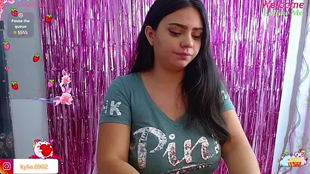 Snapshot of karol_9 chatting on January 2025 02:43:02 AM karol 9 online show from January 2025 02:43:02 AM