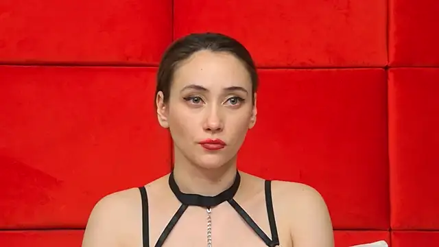 Snapshot of AliceMunro chatting on January 2025 12:50:02 AM AliceMunro online show from January 2025 12:50:02 AM