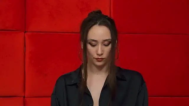 Snapshot of AliceMunro chatting on February 2025 12:54:02 AM AliceMunro online show from February 2025 12:54:02 AM