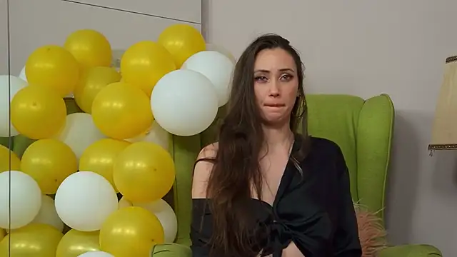 Snapshot of AliceMunro chatting on February 2025 03:59:02 AM AliceMunro online show from February 2025 03:59:02 AM