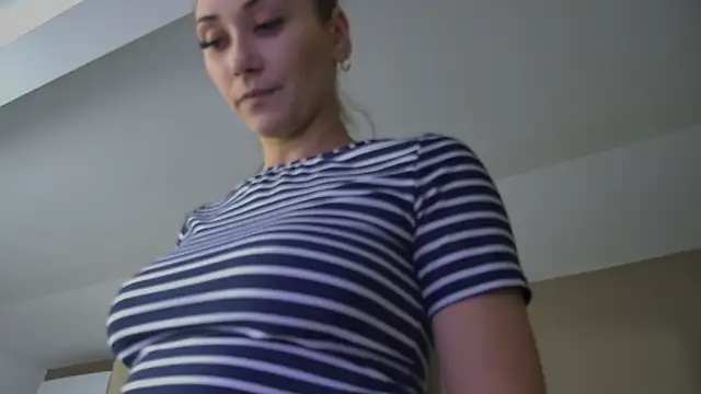 Snapshot of AliceMunro chatting on September 2025 04:43:01 PM AliceMunro online show from September 2025 04:43:01 PM