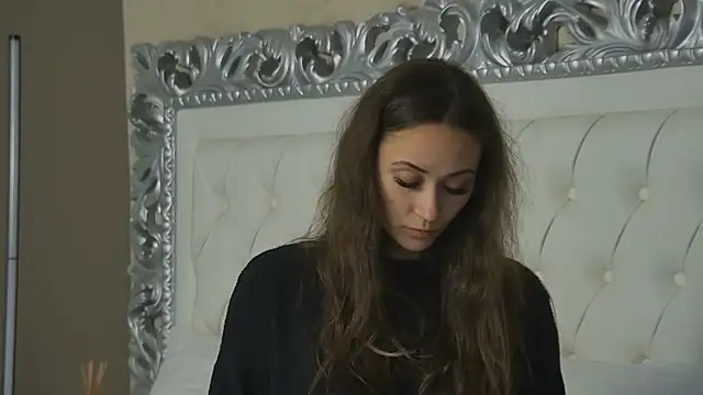 AliceMunro online show from November 2025 08:24:02 PM