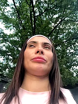 Snapshot of Accole chatting on September 2025 04:07:02 PM Accole online show from September 2025 04:07:02 PM