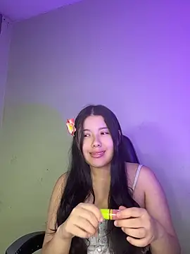 Snapshot of MarielQueenx chatting on June 2026 12:33:01 AM MarielQueenx online show from June 2026 12:33:01 AM