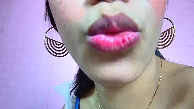 Snapshot of strawberrymia68 chatting on February 2025 01:09:02 PM strawberrymia68 online show from February 2025 01:09:02 PM