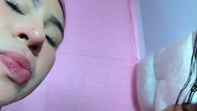 Snapshot of strawberrymia68 chatting on March 2025 01:07:01 PM strawberrymia68 online show from March 2025 01:07:01 PM