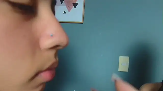 Snapshot of strawberrymia68 chatting on March 2025 01:04:02 PM strawberrymia68 online show from March 2025 01:04:02 PM