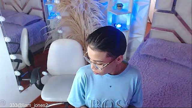 Jonesliam23 online show from October 2025 07:14:02 PM