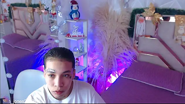 Jonesliam23 online show from December 2025 07:18:01 PM