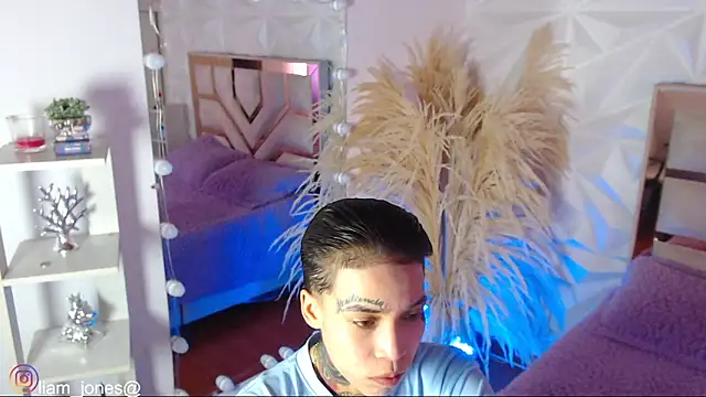 Jonesliam23 online show from February 2026 07:12:01 PM