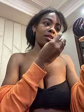 adaraSmiith online show from December 2024 12:38:01 PM