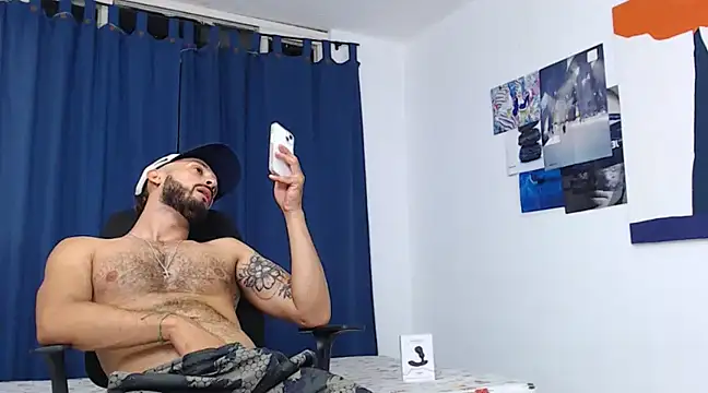 Snapshot of Sanit_Di chatting on December 2024 09:51:02 PM Sanit Di online show from December 2024 09:51:02 PM