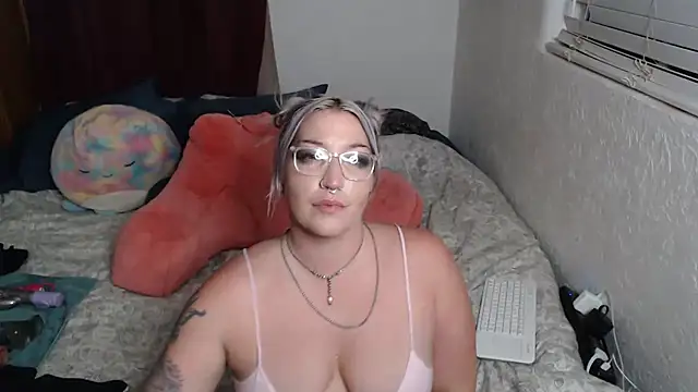 Snapshot of anja_peach chatting on May 2026 06:20:01 AM anja peach online show from May 2026 06:20:01 AM