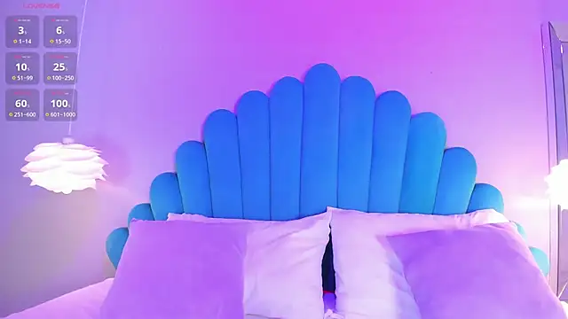 HannaKarson online show from February 2025 11:32:02 AM