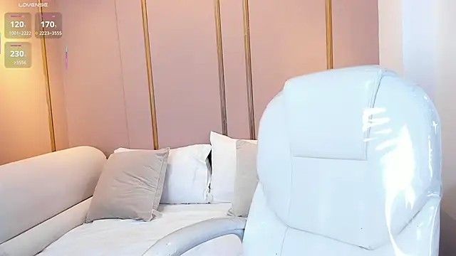 HannaKarson online show from October 2025 11:43:01 AM