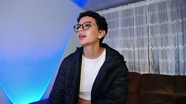 Snapshot of peyton_golden1 chatting on January 2025 05:26:02 AM peyton golden1 online show from January 2025 05:26:02 AM