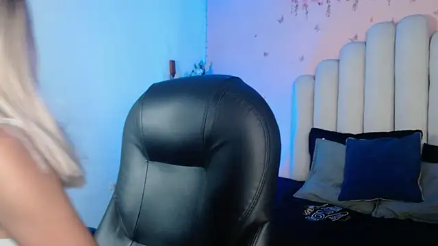 Snapshot of peyton_golden1 chatting on September 2025 03:34:01 AM peyton golden1 online show from September 2025 03:34:01 AM