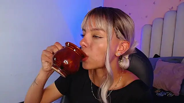 Snapshot of peyton_golden1 chatting on October 2025 03:35:01 AM peyton golden1 online show from October 2025 03:35:01 AM