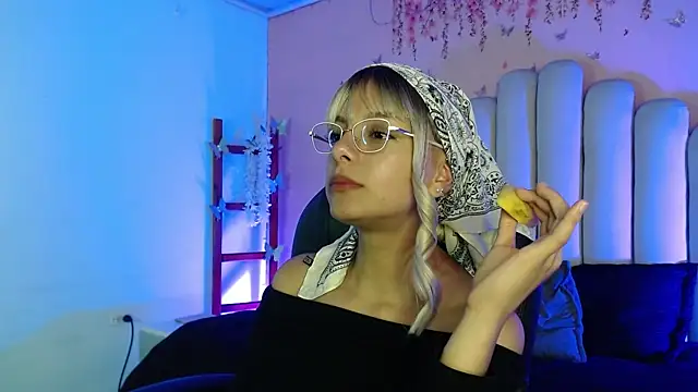 Snapshot of peyton_golden1 chatting on October 2025 03:28:01 AM peyton golden1 online show from October 2025 03:28:01 AM