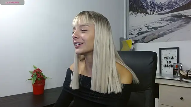 Snapshot of peyton_golden1 chatting on November 2025 03:41:01 AM peyton golden1 online show from November 2025 03:41:01 AM