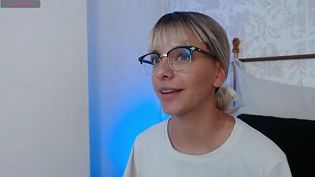 peyton golden1 online show from November 2025 04:45:02 AM