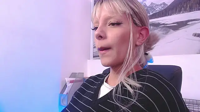 peyton golden1 online show from December 2025 03:26:02 AM