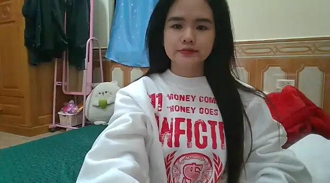 Snapshot of Yin-girl chatting on December 2024 11:28:02 AM Yin-girl online show from December 2024 11:28:02 AM