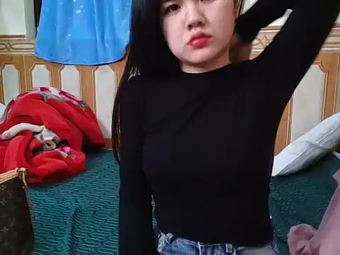 Snapshot of Yin-girl chatting on February 2025 11:42:02 AM Yin-girl online show from February 2025 11:42:02 AM