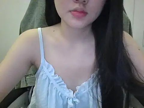 Snapshot of Yin-girl chatting on September 2025 11:37:02 AM Yin-girl online show from September 2025 11:37:02 AM