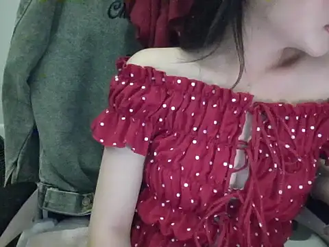 Snapshot of Yin-girl chatting on October 2025 08:07:01 PM Yin-girl online show from October 2025 08:07:01 PM