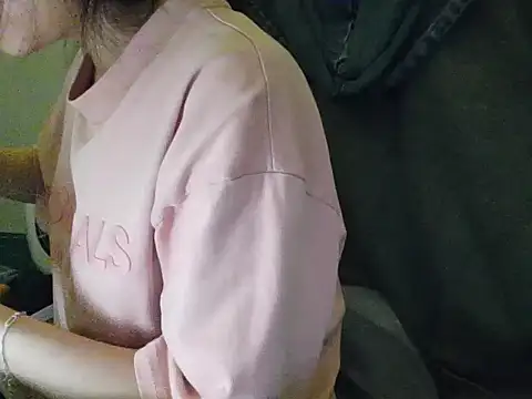 Snapshot of Yin-girl chatting on October 2025 08:17:02 PM Yin-girl online show from October 2025 08:17:02 PM