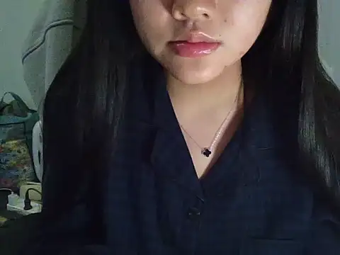 Snapshot of Yin-girl chatting on November 2025 06:19:02 PM Yin-girl online show from November 2025 06:19:02 PM