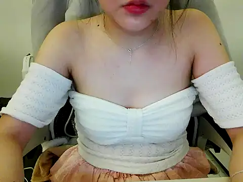 Snapshot of Yin-girl chatting on December 2025 07:41:01 PM Yin-girl online show from December 2025 07:41:01 PM